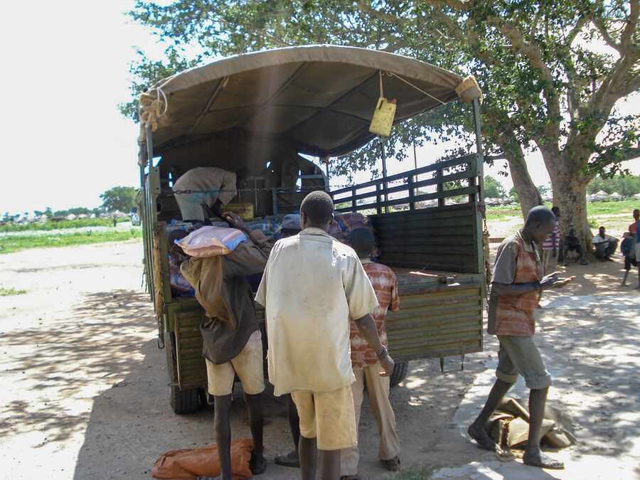 Young people contributing to a CIMIC-supported community activity.